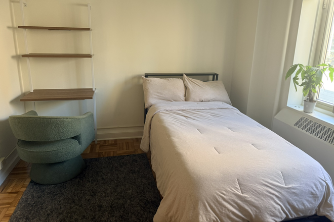 Twin bed - A room in Stuytown, the oasis in Manhattan Apartments