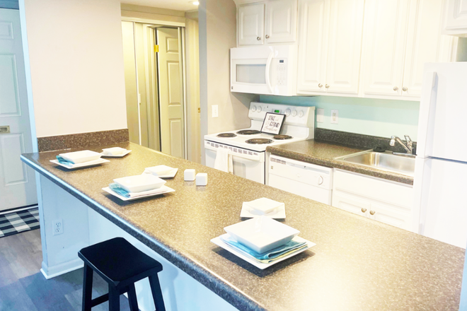 Kitchen - Campus Hill apartment