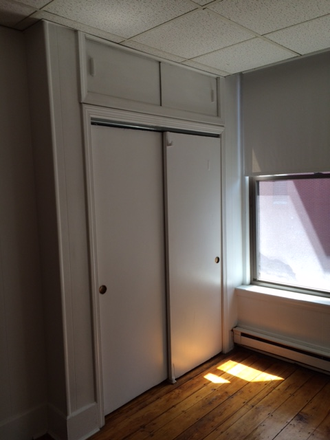 CLOSET - NO BROKER FEE AND JUST PAINTED! BACK BAY UNFURNISHED STUDIO AT 272 NEWBURY ST. AVAILABLE NOW Apartments