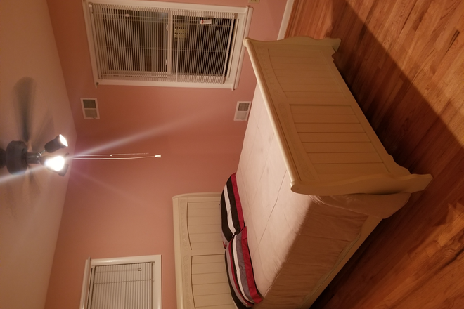 Bedroom - $600 BD + 1/3 utilities in a 5BD/3BA house 10 minutes from campus