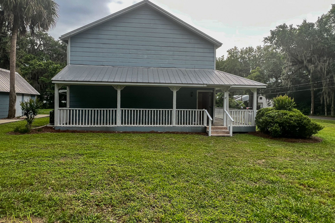 Photo - 2265 - McIntosh Apartments