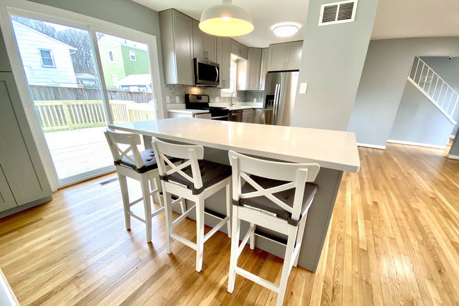 Huge new custom kitchen! - FANTASTIC 5-BEDROOM, HUGE NEW KITCHEN, DESIGNER BATHS, GLEAMING HARDWOODS, GIANT DECK. AUGUST 2026! House