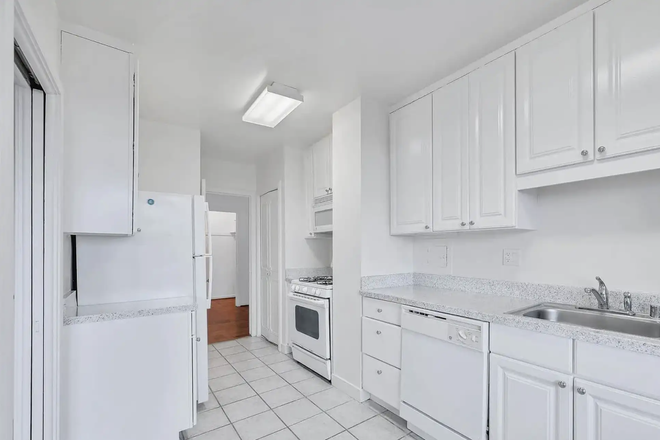 Kitchen - London Normandy House