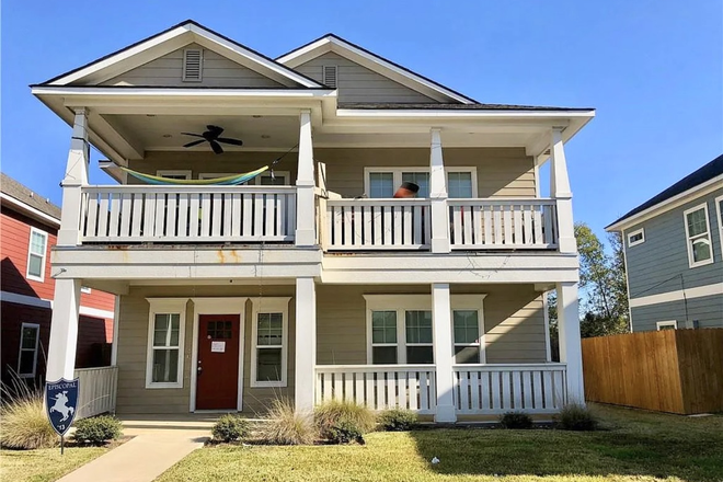 Outside Street View - Room in Historic close to campus House