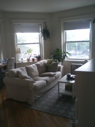 hubrealtyproperties.com - Front view & airy 1 bedroom, with newly updated kitchen Apartments