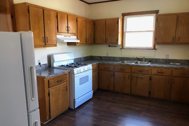 eat in kitchen - Spacious, sunny 2 bdrm in the Armory District, Providence - Available 8/15!
