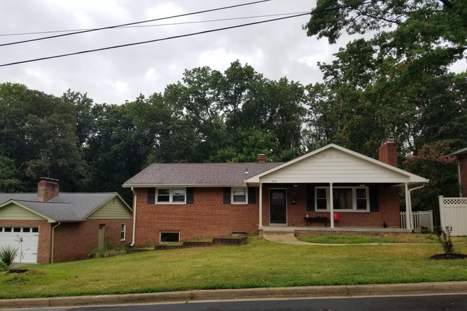 Outside - Four Bedrooms with Two Bathrooms Available (Walk to UMD College Park, About 1/2 mile, Very cl