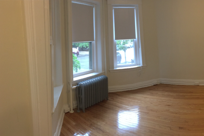 visit hubrealtyproperties.com - Fenway, classic one bedroom split with newly renovated kitchen Apartments