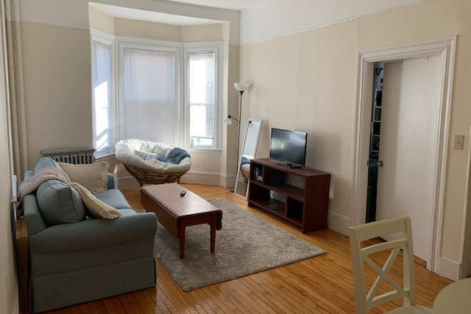 1 - Spacious & sunny apartment near the T.