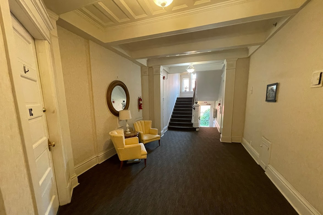 2 - AVAILABLE 6/5: 2331 Broadway St #2A Apartments