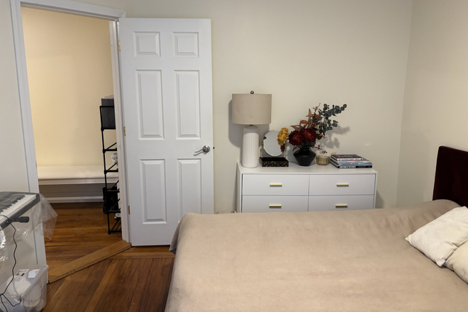 Bedroom - 1 Bedroom on Haviland St. Close to Campus! Apartments