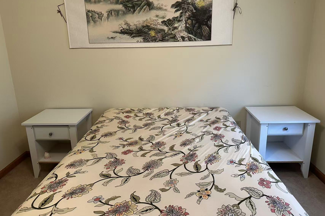 Bedroom - Spacious & Bright Room with Private Bathroom