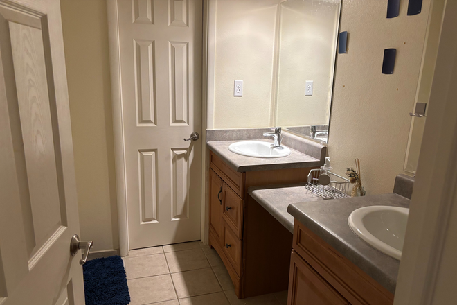 Downstairs full bath - Large House just outside of Boulder