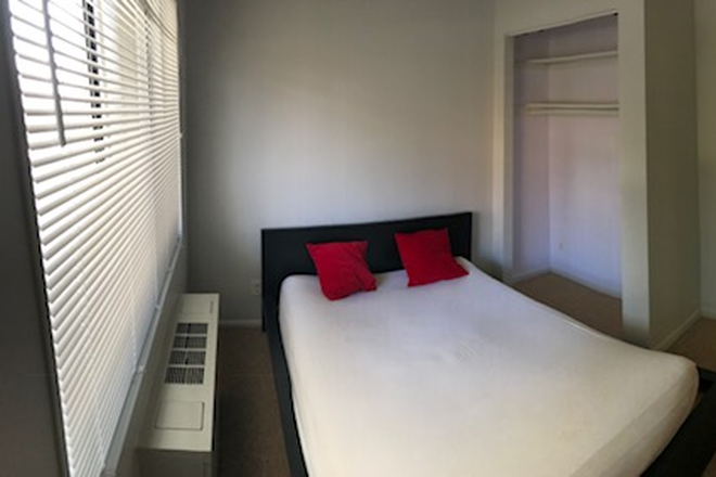 Bedroom - 1 person - CP Towers Knox Road Apartment - Very good location