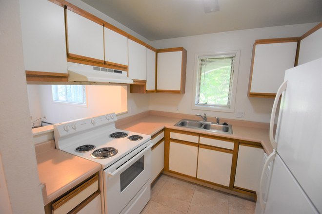 2040 Canyon  #6 - 2040 Canyon Blvd. (2BR/1BA) Apartments