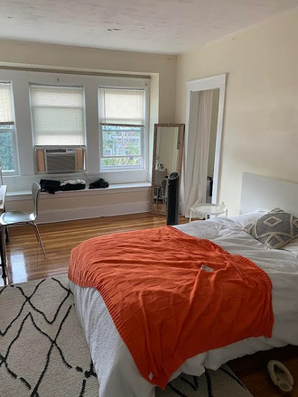bedroom - Nice big 1 BR in 5 BR 2 bath apartment(steps to BC campus)  for rent $1500