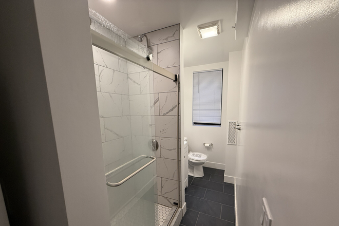 . - STUNNING 2 BED/ NO BROKER FEE!! Apartments