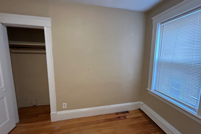 Bedroom - Nice Room, Quiet Neighborhood, Located Between Harvard and Central Squares Apartments