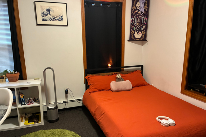 Bedroom Right Side - CHEAP!!! 24 Westland Ave,  BSMT APT, 3 min to campus