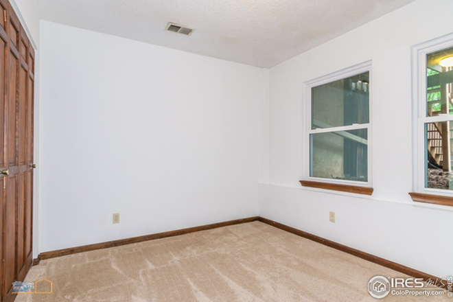 #10 - 3000 Broadway St #10. (1BR/1BA) Condo
