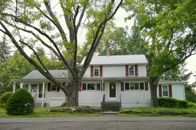 ext - N. Maple Hadley/  minutes to Umass House