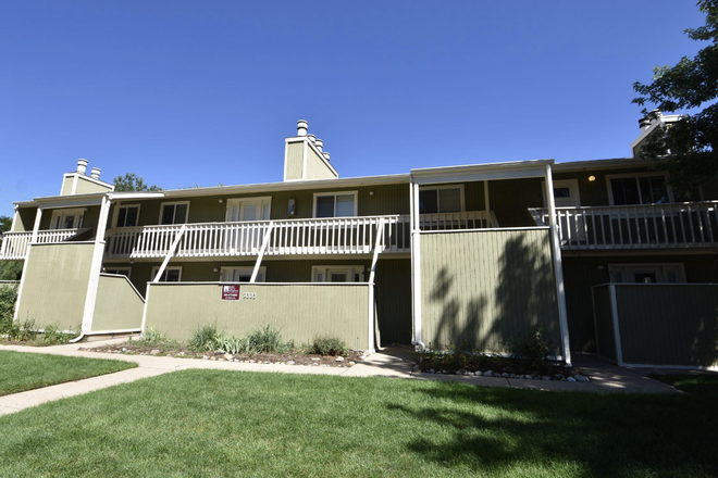 External, ground floor to the right - Whittier Ground Floor Apartment, 4 Bed/2 Bath, Furnished, Close to Pearl & 29th Str