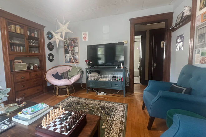 2 High: living room - No broker fee, freshly updated 3B1B for $3900 and 6B2B for $7200 on 6/1/2027 Duplex
