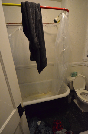 . - Studio on Burbank St Avail 9/1 Apartments