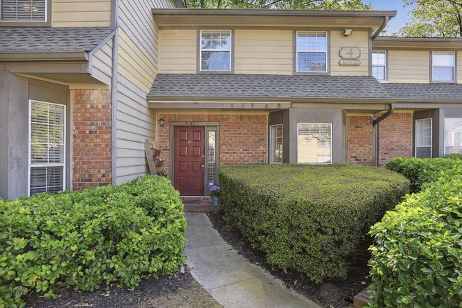Outside Street View - Weatherstone Condominium