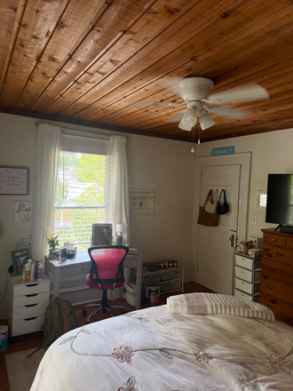 bedroom - Subleasing Spring 2027 1 single bedroom —— 3 other rooms available at same time!! House