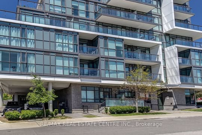 building - 1 Furnished bedroom in sub-penthouse near Yorkdale mall