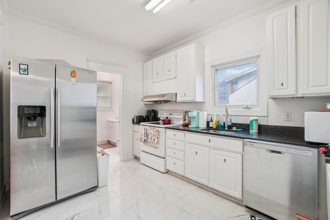 Kitchen - Recently Renovated House - Single Rooms near UMD