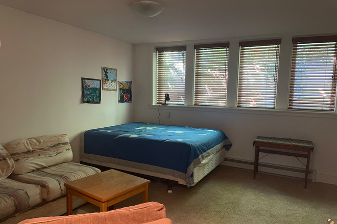 Room facing north - Room with private bath in Berkeley Hills house.