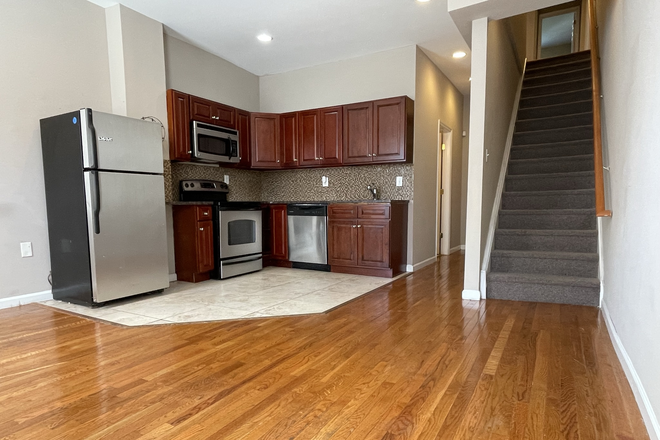 Kitchen - 4 bed 2 bath apartment  available for Temple University 2025-2026 school year