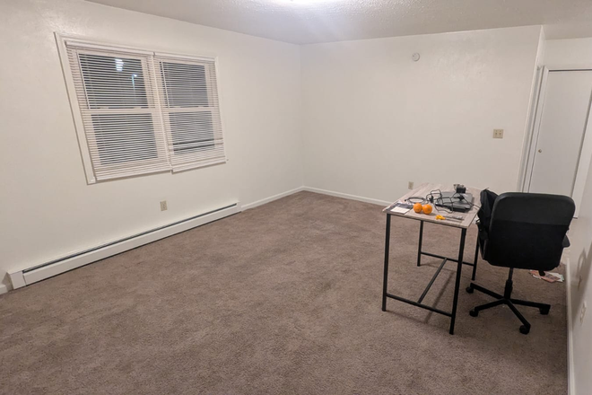 Living room - Apartment Heights drive
