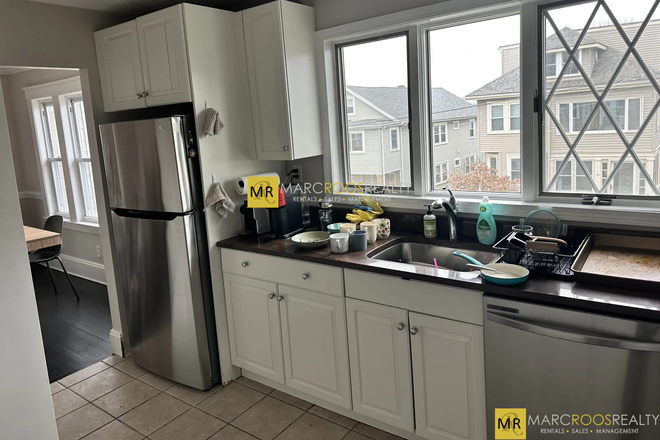 Call NOW for showings! 617-236-8600 - SUNSET RD - LUXURY 5BR NEAR TUFTS AVAIL *6/1/2026* W/ LNDRY IN BLDNG, 2 BATH, PRKNG INC, EIK, DW! Apartments