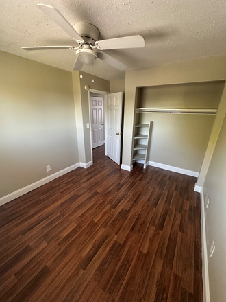 bedroom - *Safest Location for UC/XU and UC Blue ash Students!!! No more Housing troubles or waitlist concerns Apartments