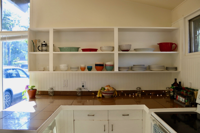 Kitchen - Cute Duplex on The Hill 5-minute Walk to Campus and Close to Chautauqua Duplex