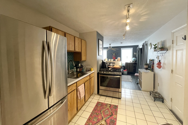 Call NOW for showings! 617-236-8600 - EAST THIRD STREET - AMAZING SOUTH BOSTON 1 BED W/ LAUNDRY IN THE BUILDING! *AVAIL 9/01/2025* Apartments