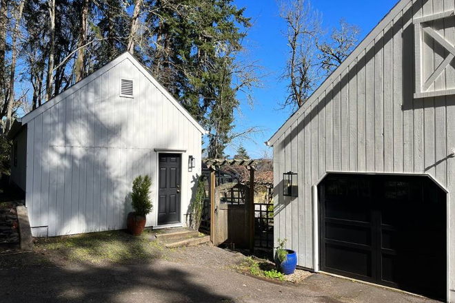 2 car garage and detached studio that can be used as an office, bedroom or shop - Lovely Colonial Family Home in South Eugene (AVAIL Aug 1, 2025)