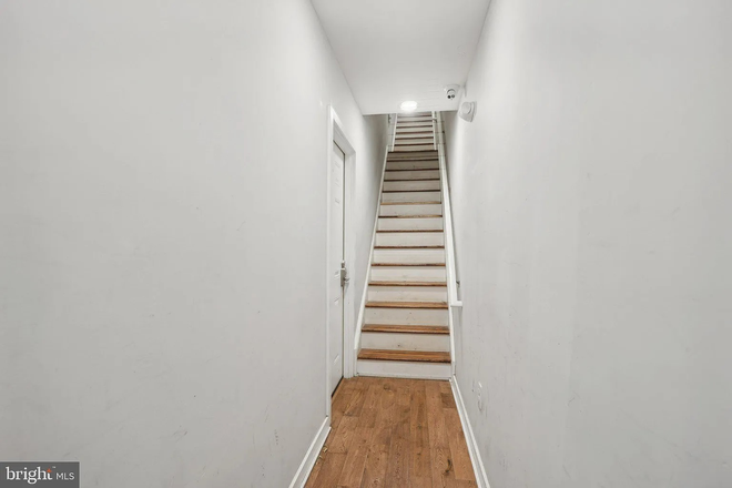 Hallway - 5-Bed 4-Bath Apartment Available for the 2026-2027 School Year