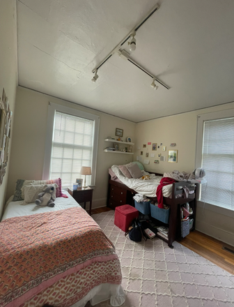 Downstairs bedroom - Northside House Sublease