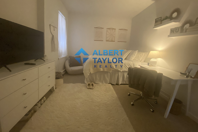 Bedroom #3 - 4 Bedroom on Columbus!!