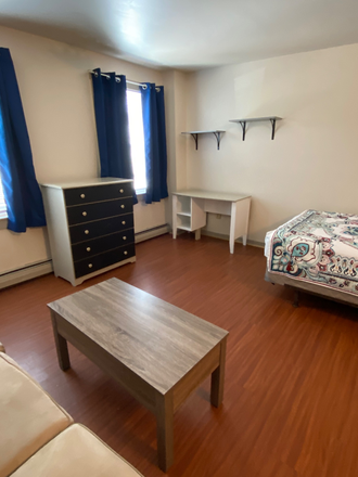 Main Room - Studio conveniently located close to VLS Apartments