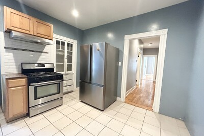 kitchen - Excellent 2 Bedroom Apartment For Rent