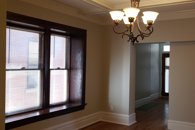 Living Room - Amazing 3BR/1BA Apartment walking distance to campus (Behind Kaldi's)!