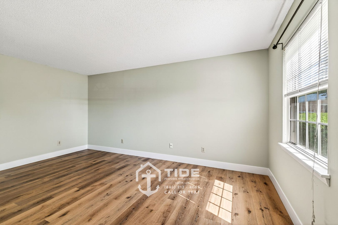 Living Room - Coastal Convenience on James Island!  Near Connector... Apartments