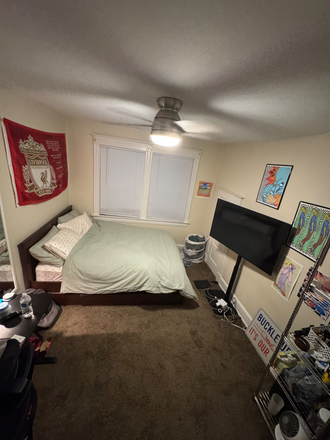 Fits a full queen size bed and desk with room to spare - 203 Lyon Street - House 5 minutes from campus, 3 bed 1.5 bath