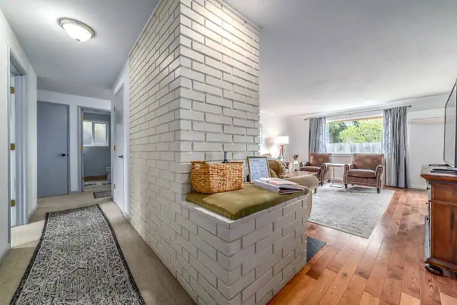 Entrance area. - Cozy Student Home near UO