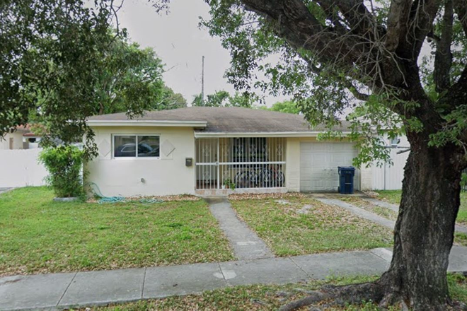 Front View - Private Rooms with Exclusive Bath Available Immediately for UM Student $1,300 - 305.815.2356